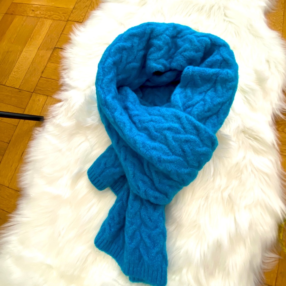 Women winter scarves and hat